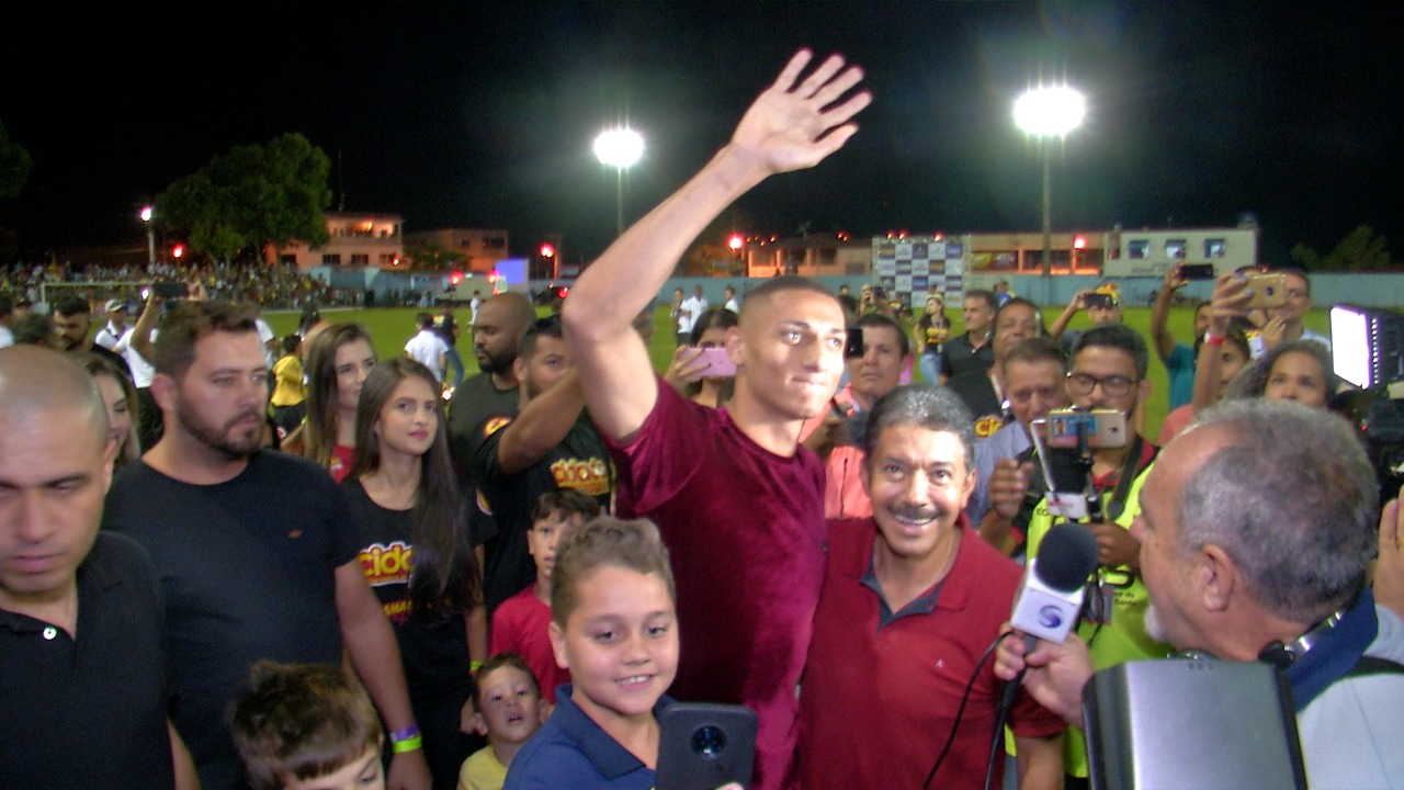 Freitas enaltece a simplicidade do veneciano Richarlison: ‘Ele não perde a humildade, não perde a raiz’