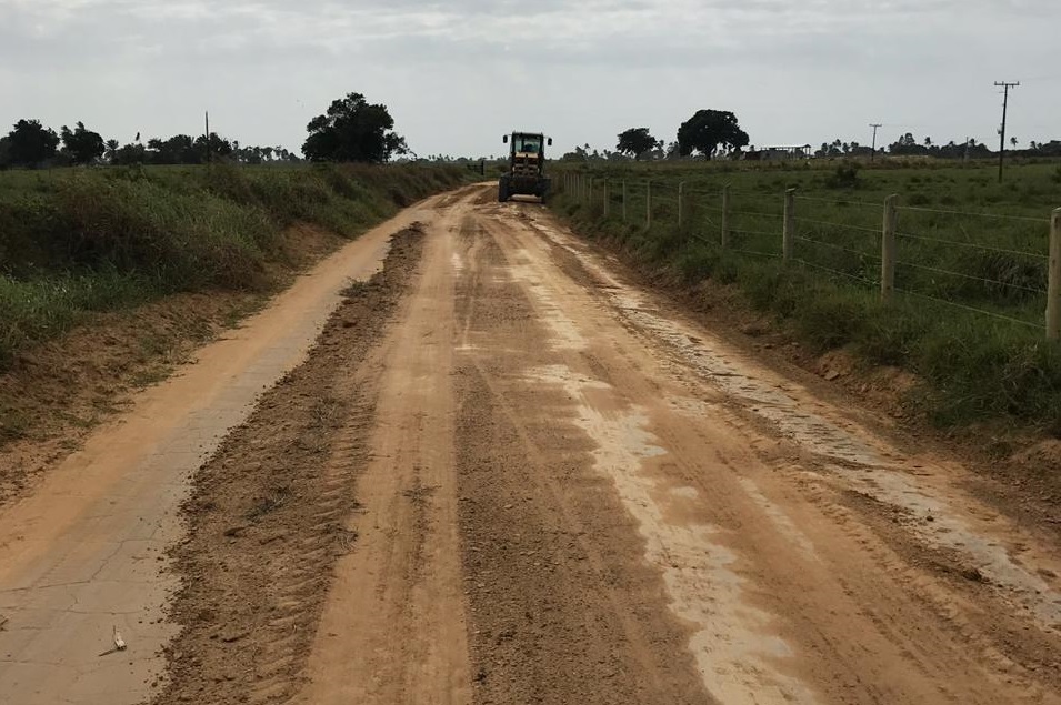 Secretário Renilto comanda recuperação de trechos de estradas na zona rural de São Mateus
