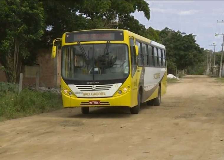 Denúncia de Vereador: ‘Prefeito Daniel gasta fábulas de dinheiro com festa e comunidade reivindica há 2 anos um abrigo de ônibus’