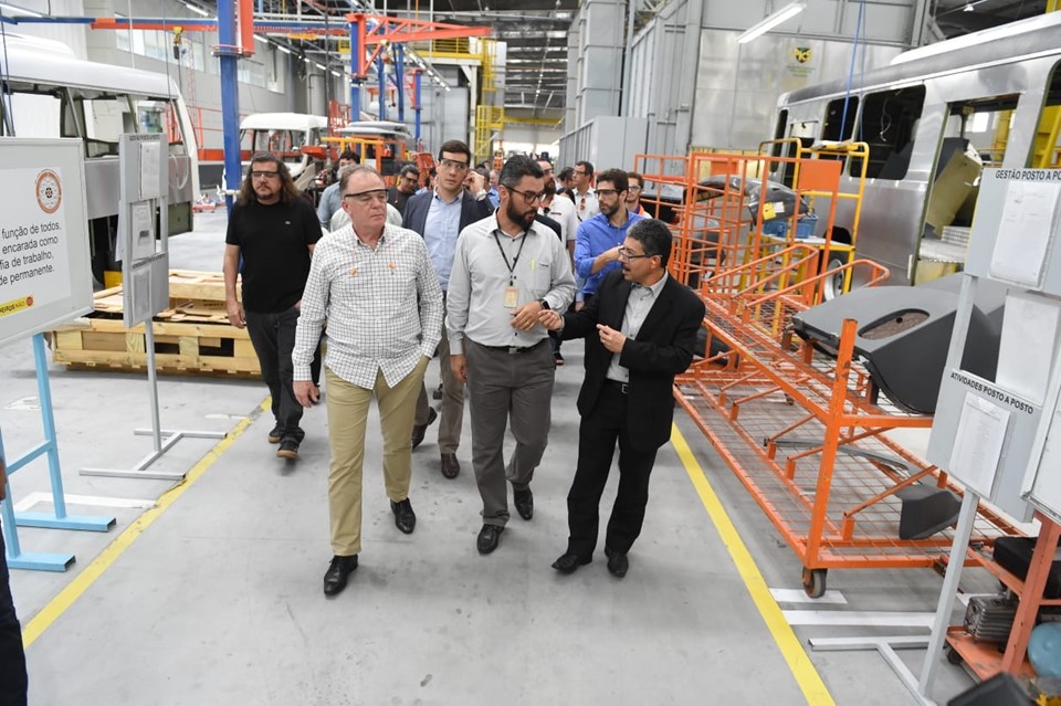 Casagrande na unidade da Marcopolo: ‘É um orgulho ter os ônibus da Grande Vitória produzidos em São Mateus’