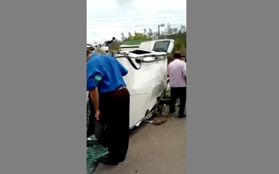 Quatro feridos em acidente entre Hilux e Doblô da Prefeitura Jaguaré na BR-101, em Aracruz; veja vídeo!