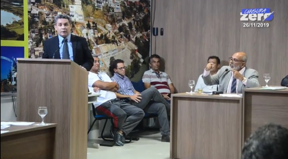 Amaro debate com Carlos Alberto sobre projetos do Executivo rejeitados na Câmara; Jozail confronta líder do Prefeito