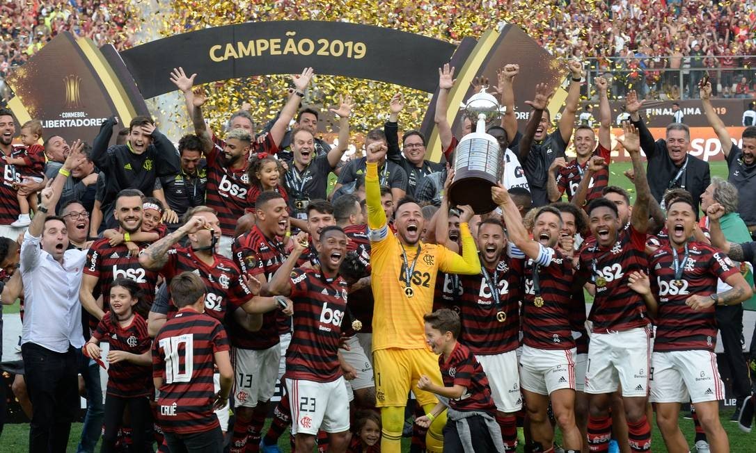 Confira, na FlaTV, a festa da chegada do Mengão Bicampeão da Libertadores ao Rio!