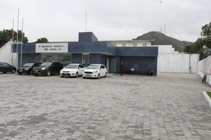 Mulher destrói carro do ex-marido após crise de ciúmes em Vila Velha