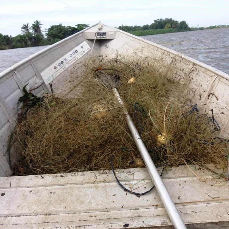 PIRACEMA – PM Ambiental flagra pesca irregular e apreende 600 metros de rede no Rio Cricaré