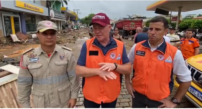 Casagrande visita Iconha e garante ajuda do Estado na atendimento emergência pós-enchente: ‘cenário de guerra’