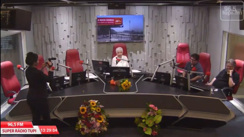CIDINHA LIVRE – Depois de 20 anos, Cidinha Campos retorna à Rádio Tupi; veja o vídeo da estreia!