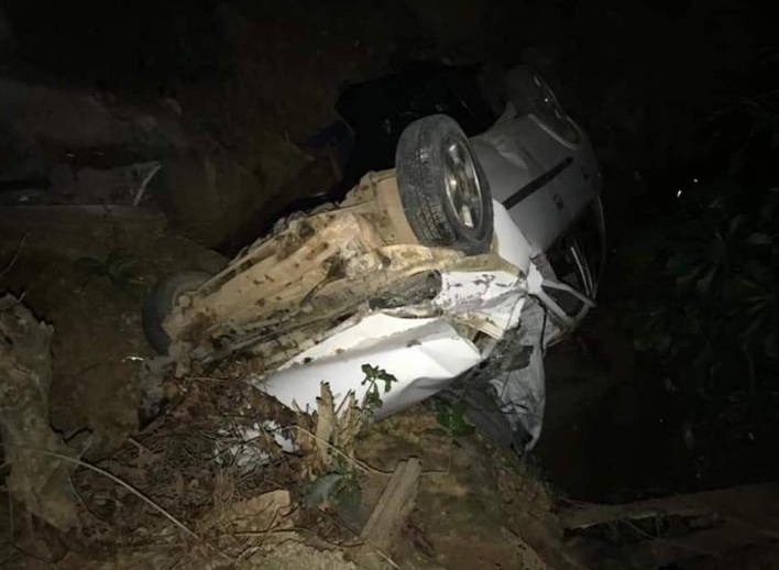 ACIDENTE EM PANCAS – Carro bate em ponto de ônibus e 4 pessoas morrem; menino de 10 anos sobrevive