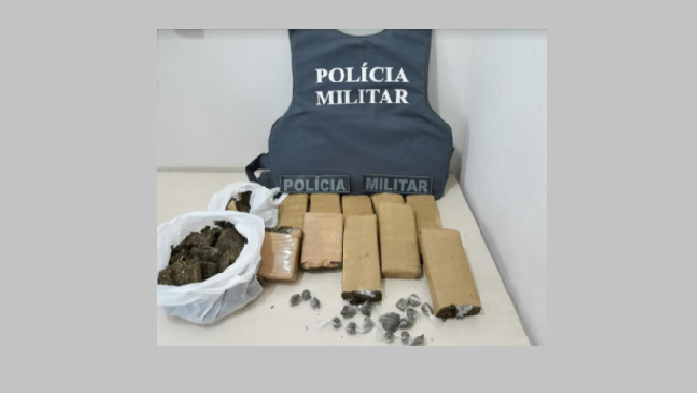 PM prende dois irmãos por tráfico e apreende drogas no Bairro Cacique, em São Mateus