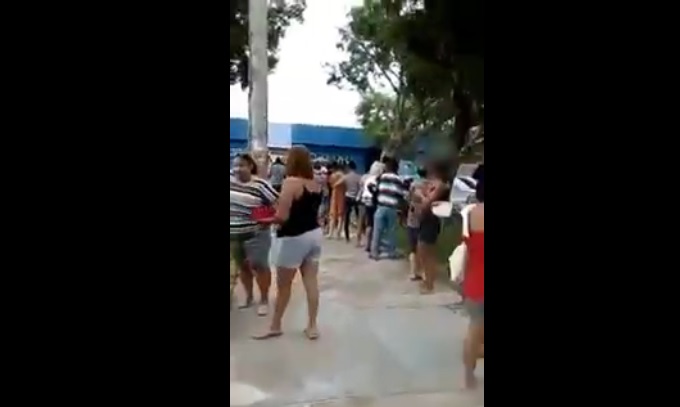 CAOS NA SAÚDE EM SÃO MATEUS – Moradores fazem fila quilométrica na tentativa de conseguir atendimento médico na periferia