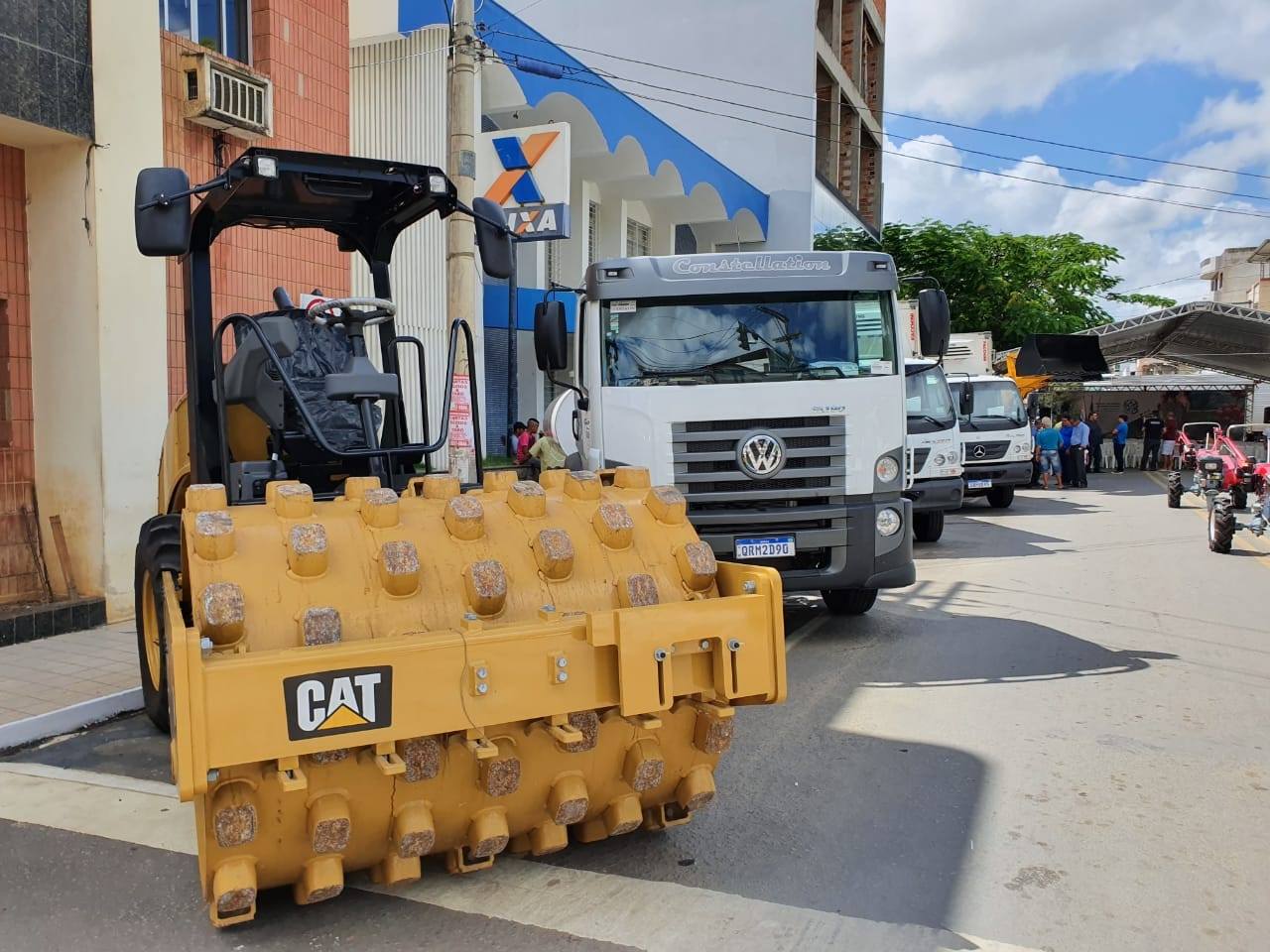 Em Barra de São Francisco, Casagrande entrega R$ 5,6 milhões em equipamentos agrícolas e convênios de pavimentação