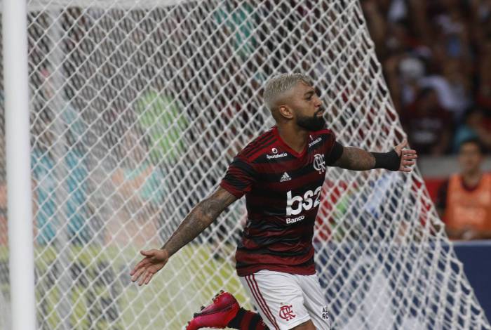 Gabigol e Pedro marcam de novo e Flamengo bate o Madureira; o dia foi de homenagens aos garotos do Ninho