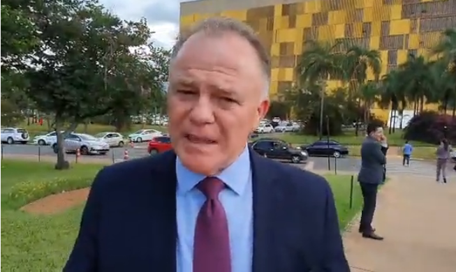 Em Brasília, Casagrande comenta proposta de Bolsonaro sobre redução dos preços dos combustíveis