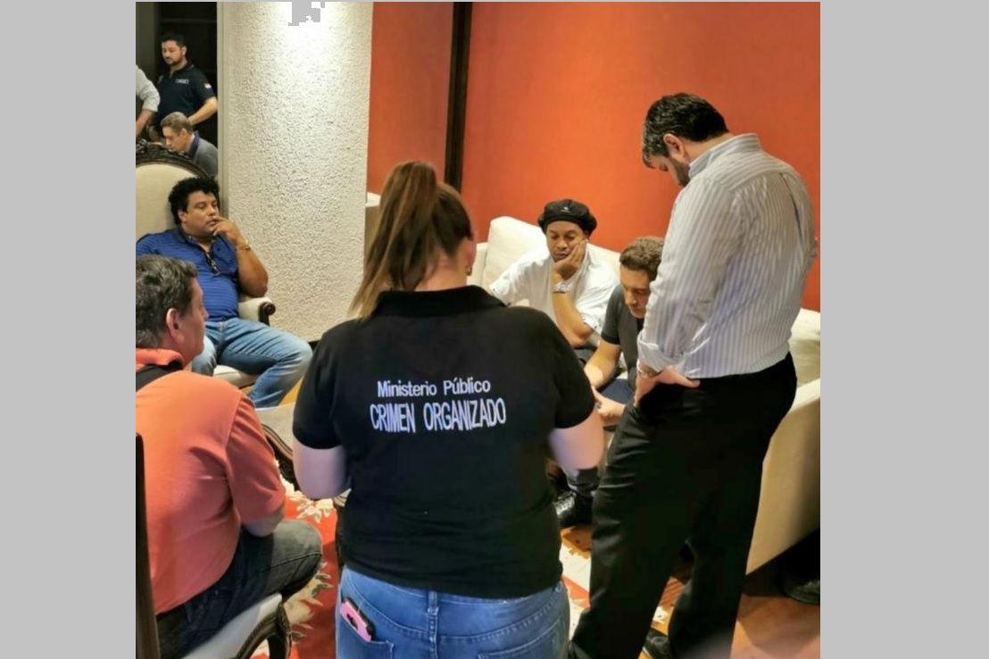 Ronaldinho Gaúcho é preso no Paraguai