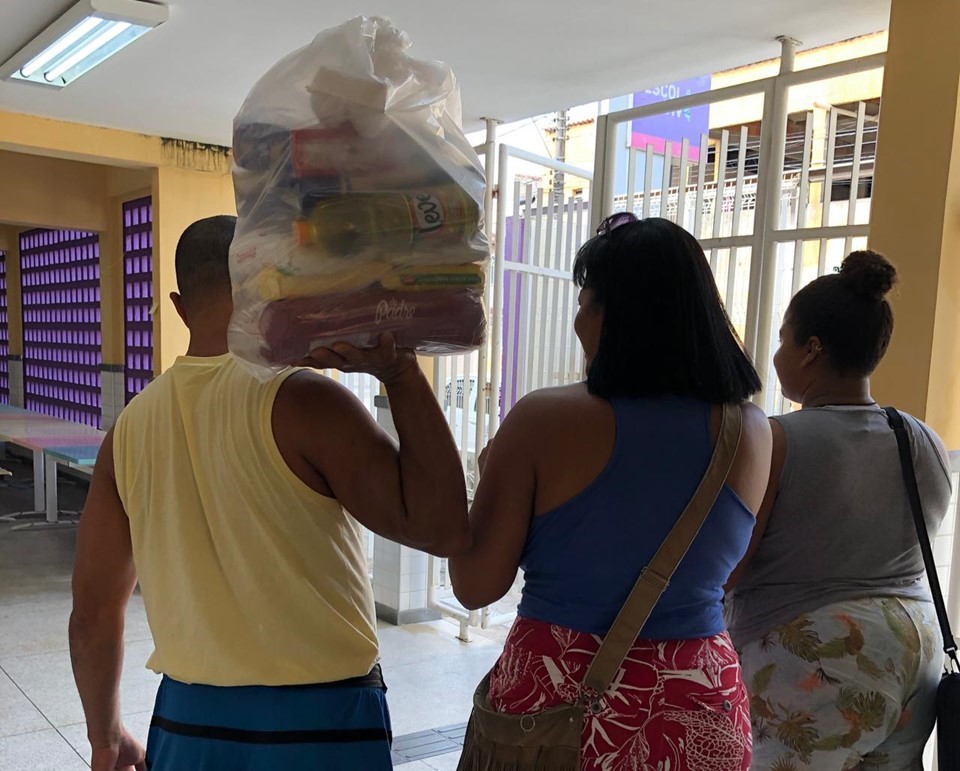 Sedu inicia entrega de cestas básicas para 88 mil alunos de escolas da rede estadual