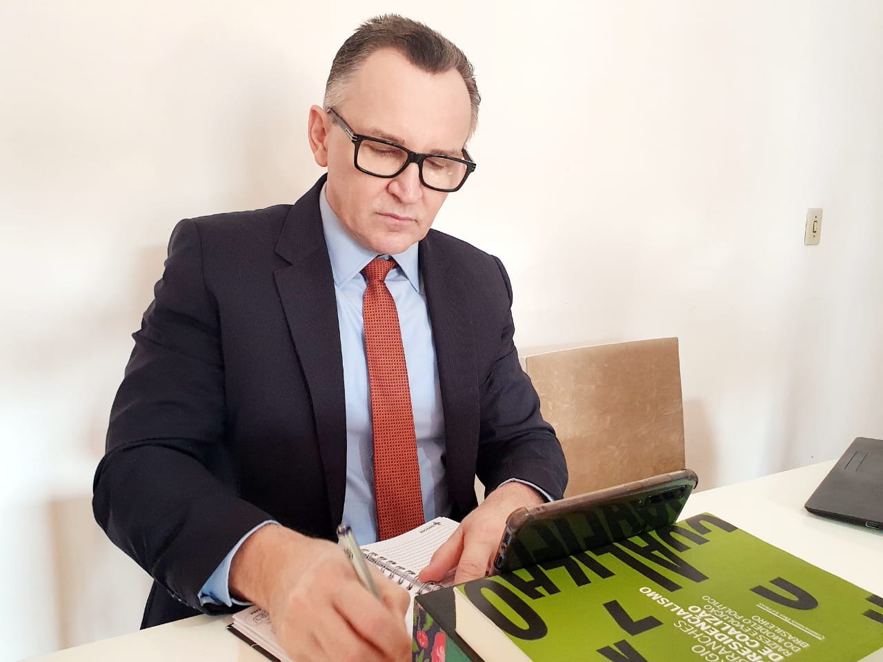 Majeski pede ao Governo do Estado a manutenção de contratos dos mais de 11 mil professores DTs