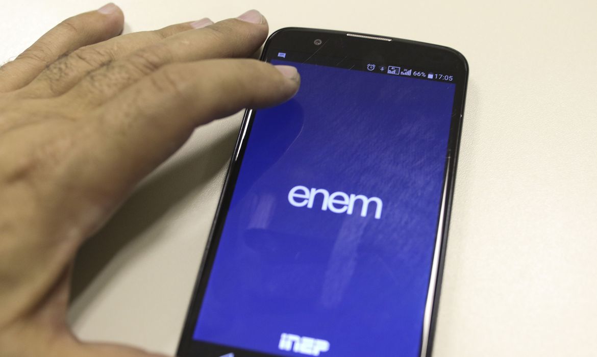 Inep formaliza adiamento do Enem digital para 22 e 29/11; regras para gratuidade da taxa de inscrição também foram mudadas