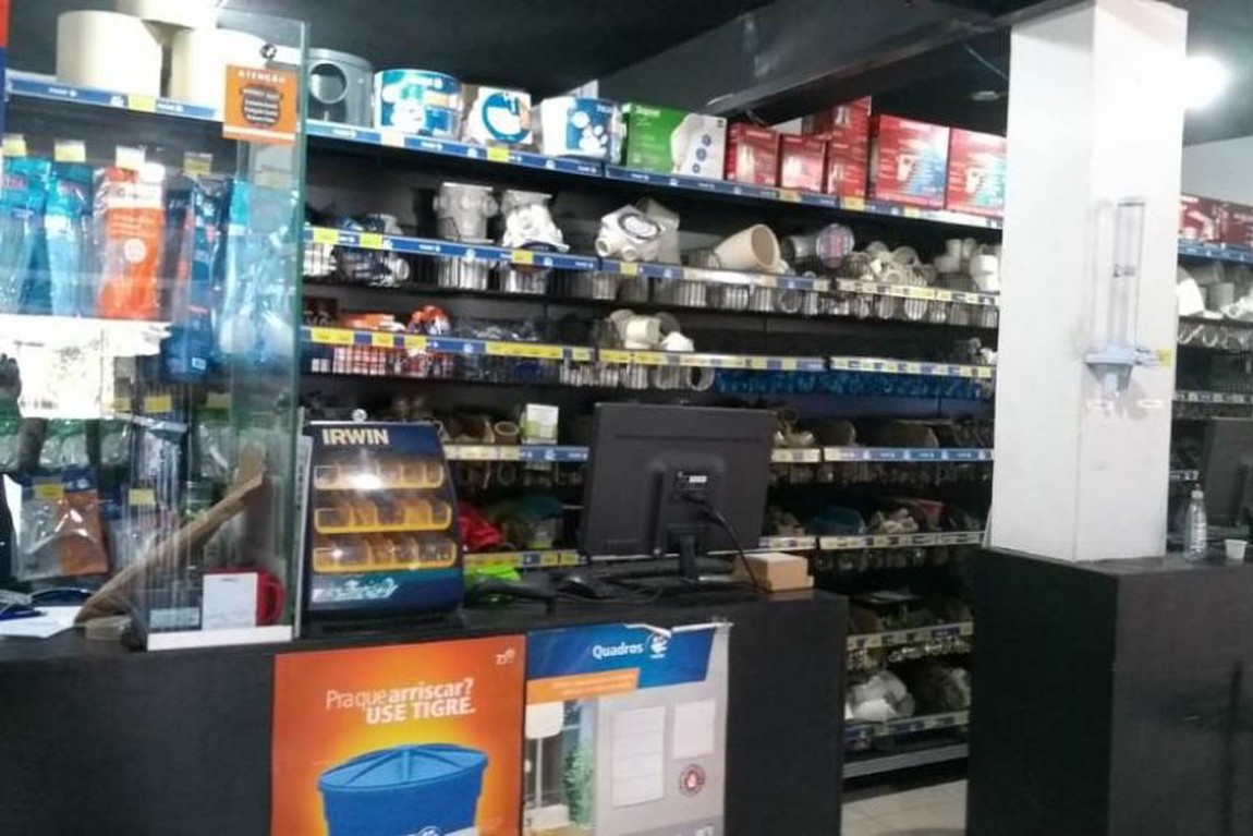 Casagrande autoriza materiais de construção, serviços automotivos e lojas de chocolate a abrir as portas no ES; comércio fechado até dia 12