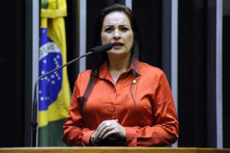 Lauriete consegue no TSE desfiliação do PL por ‘grave discriminação pessoal’; deputada alegou ‘clima de perseguição’ provocado por Magno Malta