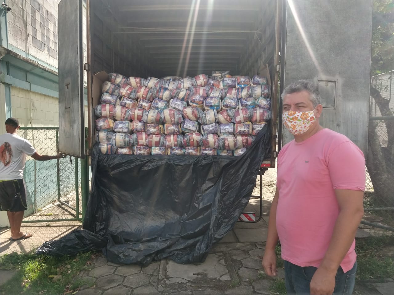 São Mateus inicia nova etapa de entrega de cestas de alimentos para alunos da rede municipal