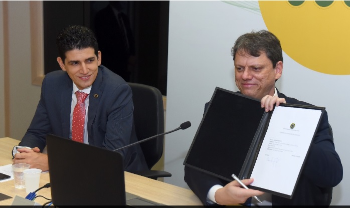 Ministério da Infraestrutura destaca porto da Petrocity, em São Mateus-ES, na assinatura de 8 contratos para exploração de terminais privados no país