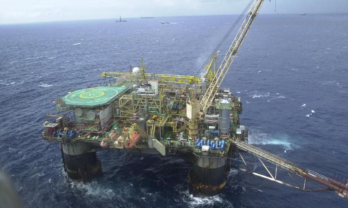 Mesmo com crise, Petrobras bate recorde e exporta 1 milhão de barris