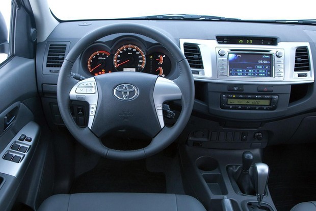 Hilux que havia sido roubada em Guriri é recuperada pela PM na estrada do Nativo, em São Mateus