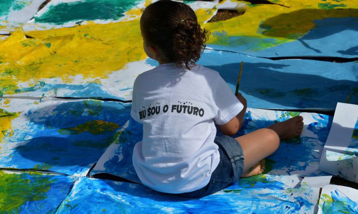 Veja como manter o equilíbrio emocional das crianças na quarentena; pais precisam rever regras domésticas