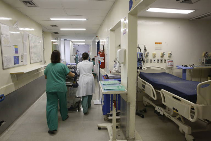 Procurador-Geral da República abre investigação contra invasões a hospitais na pandemia após live de Bolsonaro