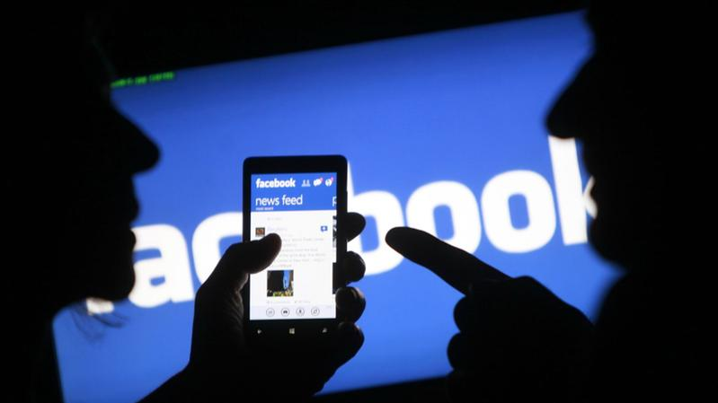 Facebook remove 73 contas falsas ligadas ao gabinete de Bolsonaro e dos filhos