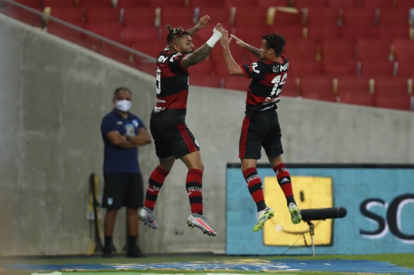 Flamengo vence o Fluminense e fica mais próximo do título do Cariocão 2020