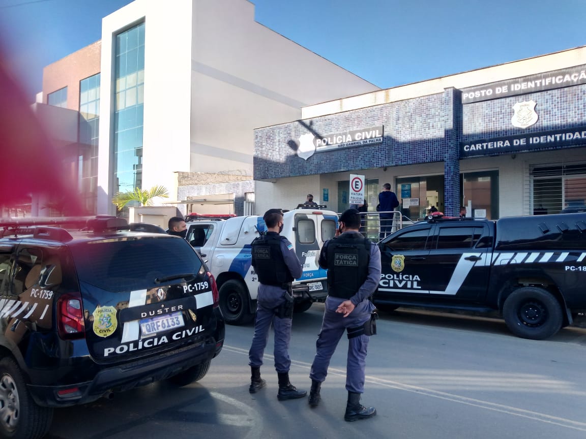 Megaoperação policial detém 8 pessoas e apreende armas e drogas em São Gabriel e Vila Valério; veja fotos!