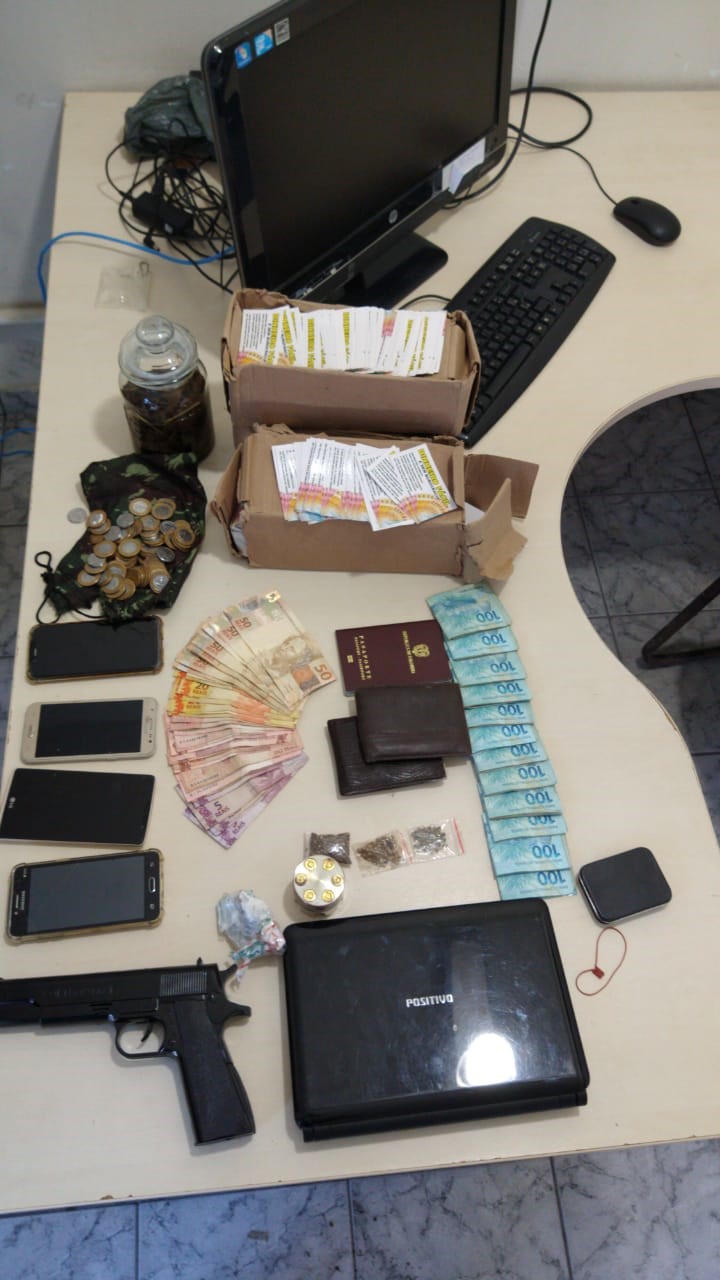 OPERAÇÃO POLICIAL – Dois detidos, plantas de maconha descobertas e apreensão de armas, aves e quase R$ 13 mil em São Mateus e Jaguaré