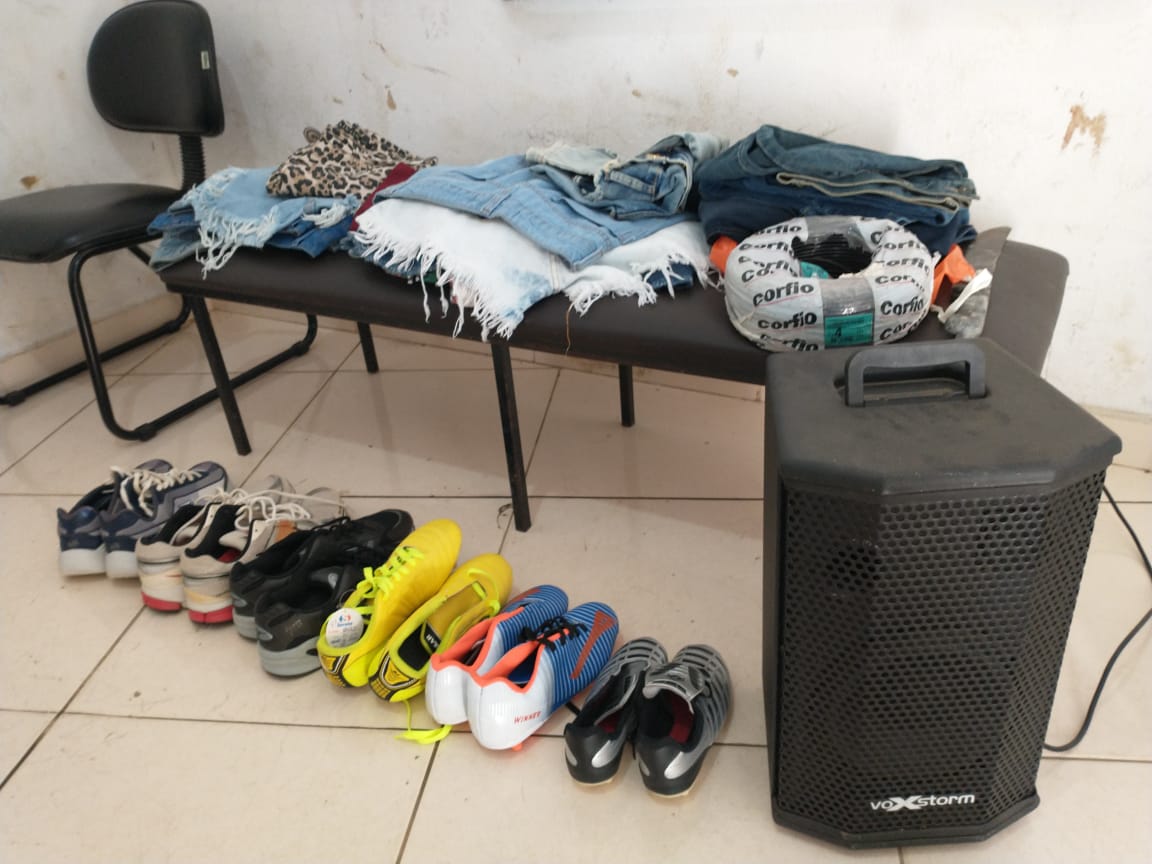 Polícia detém quatro pessoas e recupera produtos de furtos no comércio em Nova Venécia