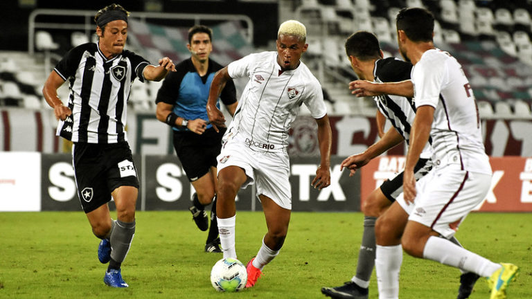 Botafogo e Fluminense empatam por 1 a 1 no Estádio Nilton Santos pela Taça Gérson e Didi