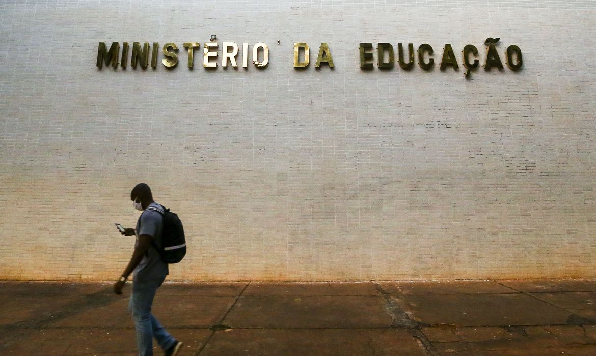 Ministério da Educação vai disponibilizar internet a alunos de universidades e institutos federais