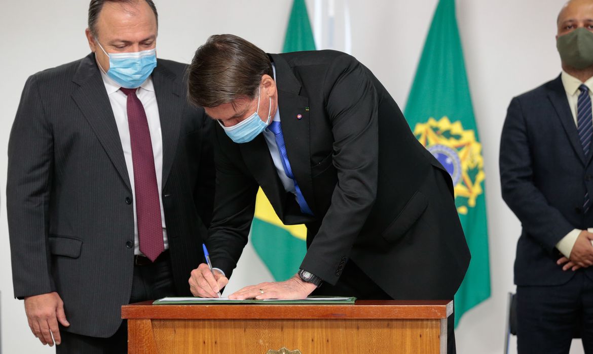 Governo Federal destina R$ 1,99 bilhão para viabilizar vacina contra covid-19 desenvolvida em Oxford