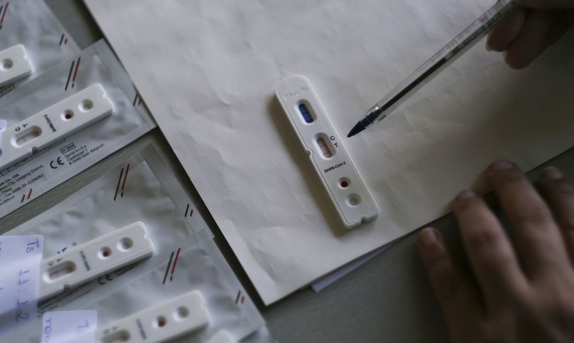 Covid-19: Brasil tem 98.400 mortes e 2,9 milhões de casos confirmados