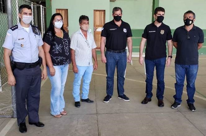 Secretário estadual de Segurança se reúne com líderes comunitários e moradores de Vila Pavão