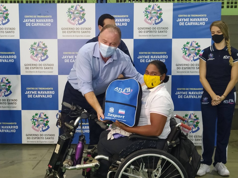 Governo do ES realiza entrega de kits esportivos para contemplados pelo Bolsa Atleta