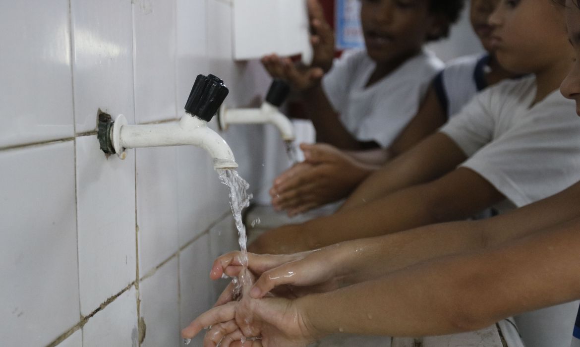 Dia mundial chama atenção para importância de lavar as mãos; prática ganhou notoriedade na luta contra covid-19
