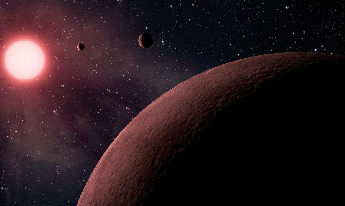 Astronomia: estudante vende empadas para comprar telescópio