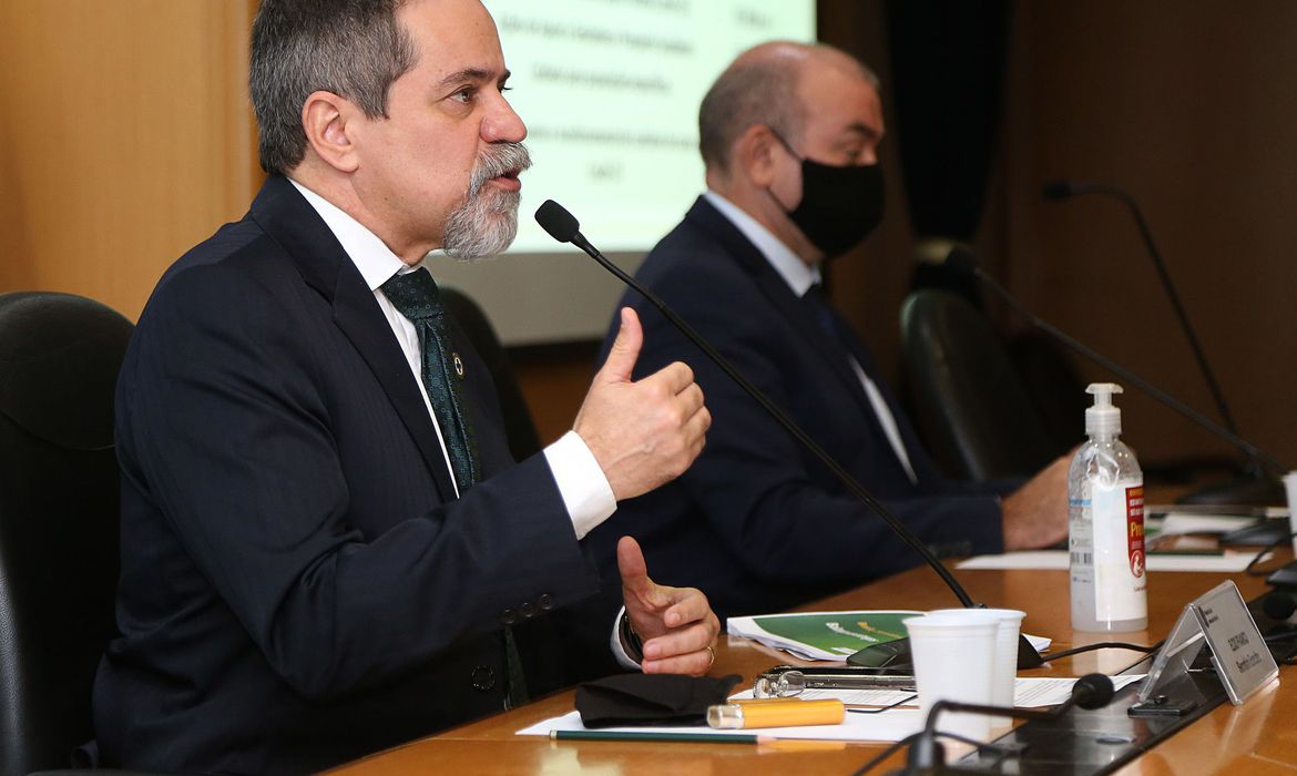 Vacinação poderá começar em 20 de janeiro, prevê Ministério da Saúde