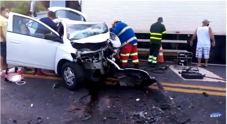 VÍDEO –  Um morto e cinco feridos em grave acidente na BR-101, em Sooretama