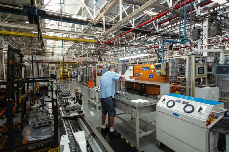 Ford anuncia fim da produção no Brasil, com fechamento de três fábricas