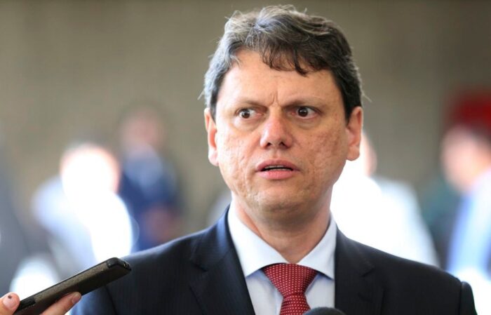 Em áudio, ministro Tarcísio de Freitas afirma que caminhoneiros precisam ‘desmamar do governo’