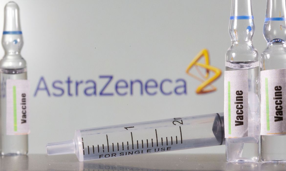 Distribuição de vacinas da AstraZeneca deve começar neste sábado (23/01)