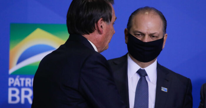 Líder de Bolsonaro na Câmara ameaça ‘enquadrar’ Anvisa e Presidente reage contra deputado do Centrão