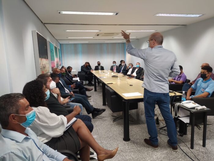 Vice-governadora recebe Prefeito e Vereadores de São Mateus em busca de soluções para questão hídrica