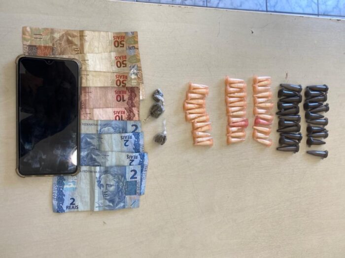 PM flagra mais dois vendendo drogas na periferia de São Mateus